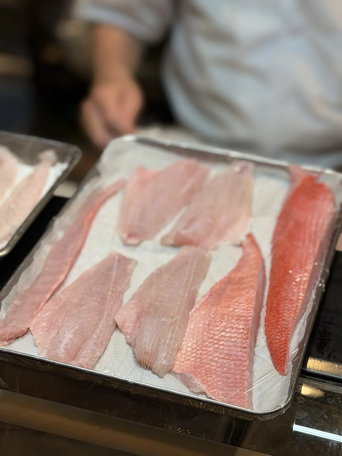 豊洲直送の鮮魚を仕込んだサク